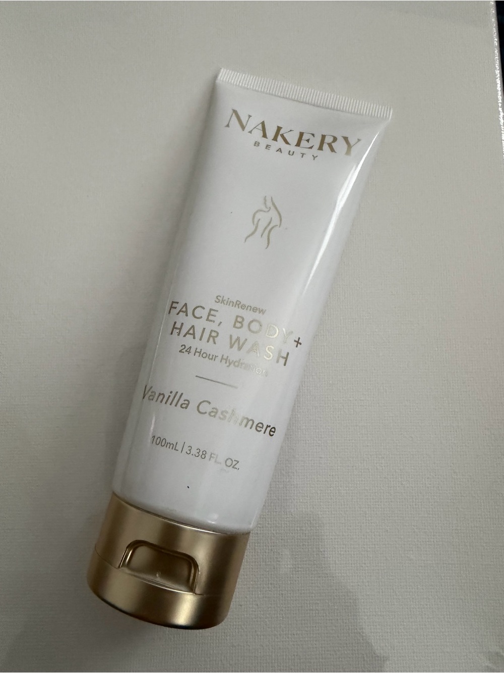 Nakery Beauty Vanilla Cashmere Face, Body & Hair Wash — White/Gold